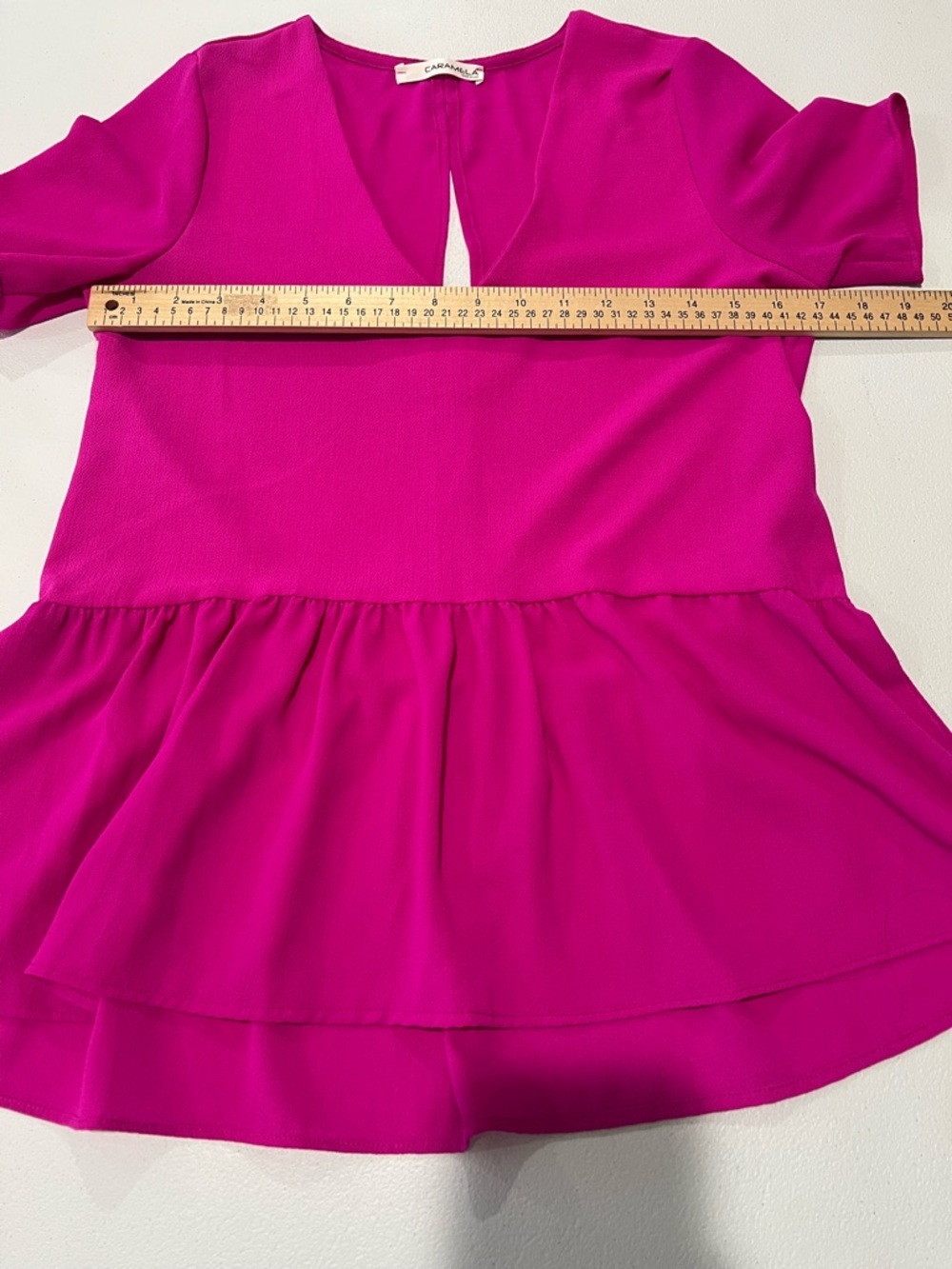 Caramela Fuchsia Top - Vibrant Pink short-sleeved V-neck with ruffle S - Picture 5 of 6